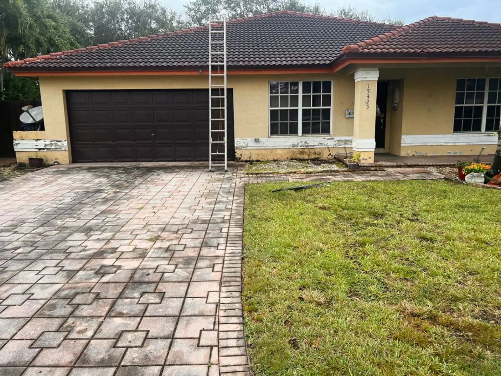 Driveway Surface Pressure Cleaning, pressure washing project photo 4