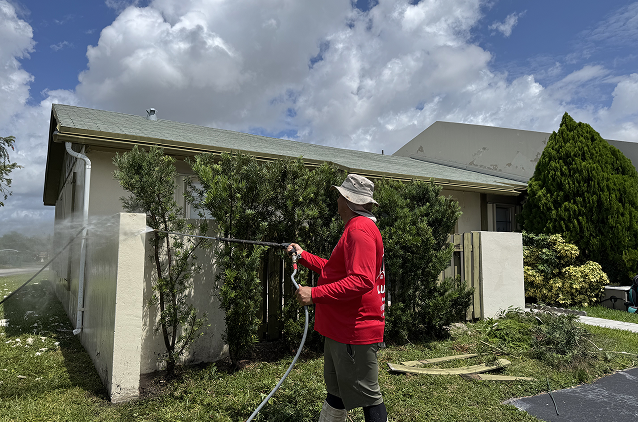 Exterior cleaning before painting